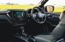 Isuzu D-Max V-Cross, 2025, interior