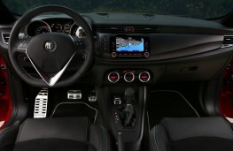 Alfa Romeo Giulietta Quadrifoglio Verde, interior