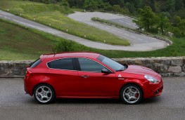 Alfa Romeo Giulietta Quadrifoglio Verde, side