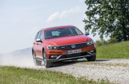 Volkswagen Passat Alltrack, front, off road