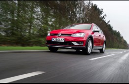 Volkswagen Golf Alltrack, front