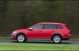 Volkswagen Golf Alltrack, side