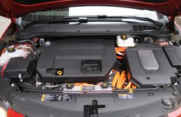 Vauxhall Ampera, petrol engine and electric motors