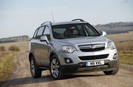 Vauxhall Antara 2011, front