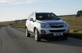 Vauxhall Antara 2011, front