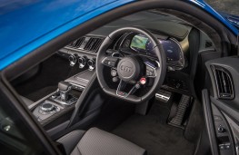 Audi R8, interior