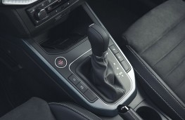 SEAT Arona, 2025, gear lever