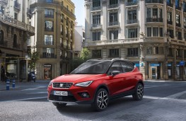 SEAT Arona, 2017, red, front