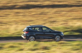 SEAT Arona. 2025, side