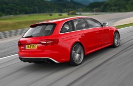 Audi RS 4 Avant, side