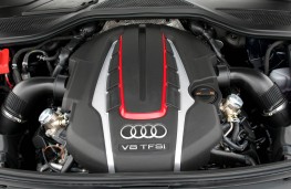 Audi S8, V8 engine