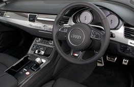 Audi S8, interior