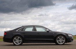 Audi S8, side
