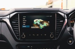 Isuzu D-Max V-Cross, 2025, display screen
