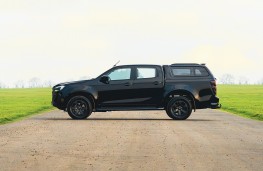 Isuzu D-Max V-Cross, 2025, side