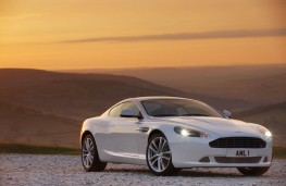 Aston Martin DB9, desert action