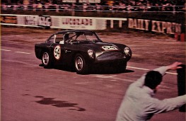 Aston Martin DB4 GT, race, finish