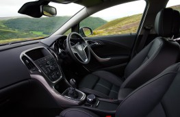 Vauxhall Astra 1.7 CDTi interior