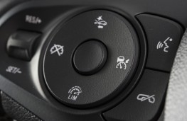 Vauxhall Astra Ultimate, 2018, steering wheel controls