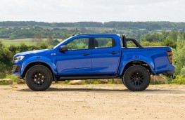 Isuzu D-Max Arctic Trucks, 2025, side