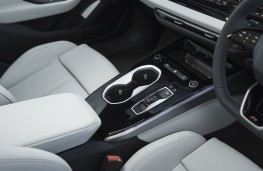 Audi A6 Avant, 2025, console