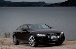 Audi A7 Sportback, front static 2