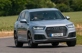 Audi Q7, front action