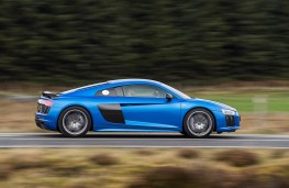 Audi R8, blue side action