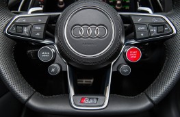 Audi R8, steering wheel