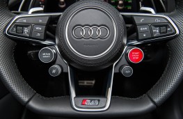 Audi R8, steering wheel