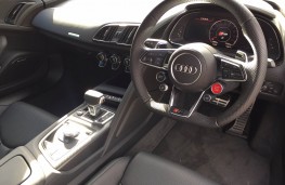 Audi R8, interior