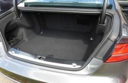 Audi S8, boot