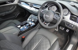Audi S8, dashboard