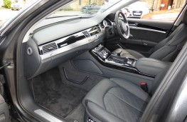 Audi S8, front seats