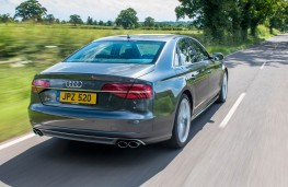 Audi S8, rear action