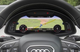 Audi SQ7, dash detail