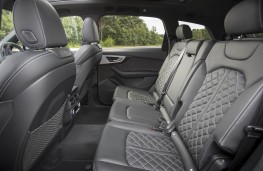 Audi SQ7, rear seat