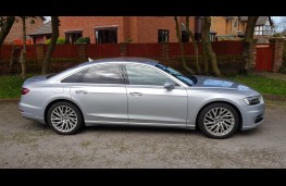Audi A8 55 TFSI quattro tiptronic, side