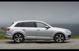 Audi Q7, side