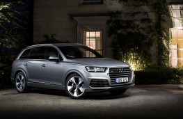 Audi Q7, front, static, night