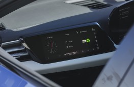 Audi A6 Avant, 2025, pasenger display screen