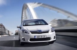 Toyota Auris HSD, front