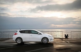 Toyota Auris Hybrid, side