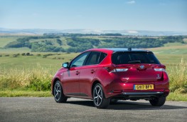 Toyota Auris GB25, rear quarter
