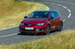 Toyota Auris GB25, dynamic