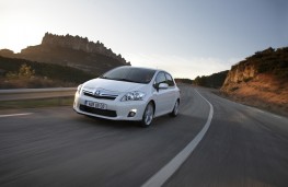 Toyota Auris HSD, front, action