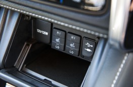Toyota Auris hatch, console controls