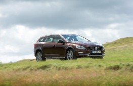 Volvo V60 Cross Country, side, action