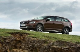 Volvo V60 Cross Country, side