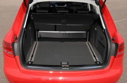 Audi A4 Avant Black Edition, boot